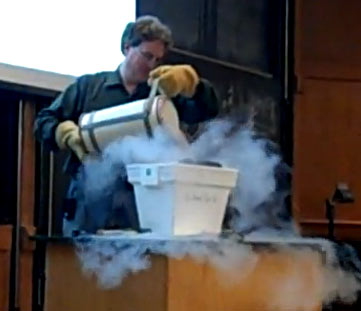 Il video del mese. Prof contro PC, lotta all’ultimo sangue