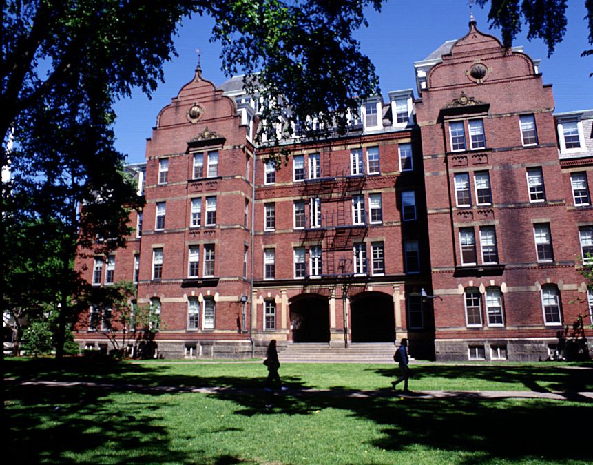 Usa: 17enne afroamericana contesa da 4 università ivy league