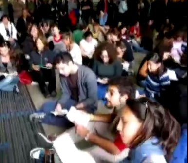 Roma, Flash-mob in stazione: “L’Università su un binario morto”