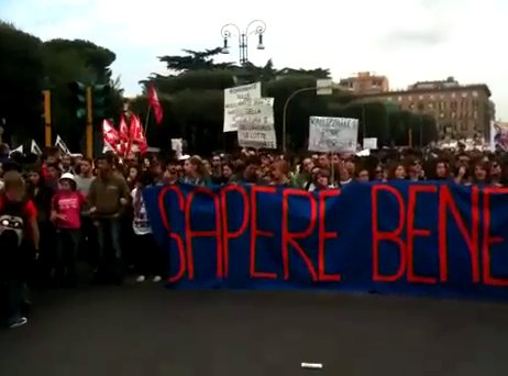 Roma, studenti in piazza contro la crisi accanto alle ‘tute blu’