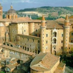 Urbino, l’ateneo alla ricerca della felicità