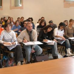 Bologna, l’Alma Mater retribuisce i ricercatori che insegnano
