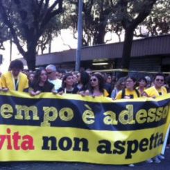 “Spremuti e sprecati”. Roma saluta la ‘street parade’ dei precari