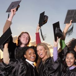 Rapporto Almalaurea: “I laureati del 2010 più bravi. Ma tanti vanno via”
