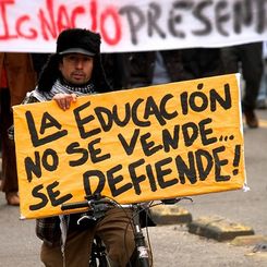 Cile, studenti ancora in marcia: “Combattiamo contro l’apartheid dell’istruzione”