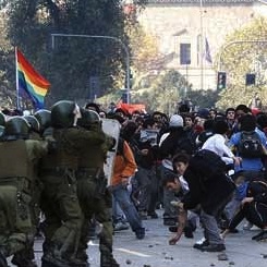 Cile, altra ondata di proteste. 243 arresti tra i manifestanti