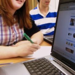 Niente amicizie su Facebook tra docenti e studenti. Polemica nel Missouri