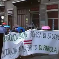 Torino, sit-in di protesta contro il taglio delle borse di studio