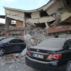 Terremoto in Turchia, quasi 500 vittime. Università chiusa per i danni subiti