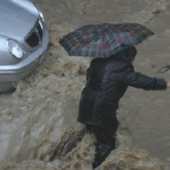 Alluvioni, a Genova è tregua ma resta l’allerta. La storia di Cristian, studente eroe