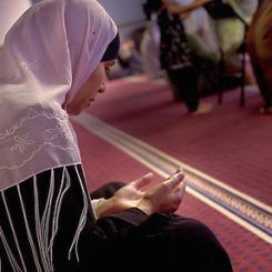Preghiera studentessa musulmana