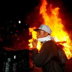 Usa, a Oakland scontri durante la protesta degli indignati. Arresti e feriti