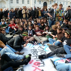 Trieste, studenti ancora in piazza. Oggi l’assemblea deciderà le sorti di #occupytrieste
