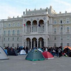 Trieste, sospesa l’occupazione degli studenti in piazza Unità d’Italia