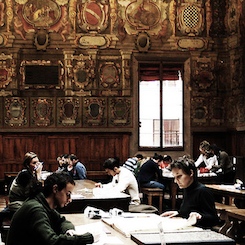 Milano, dal Comune in arrivo aiuti per alloggi studenteschi e biblioteche notturne