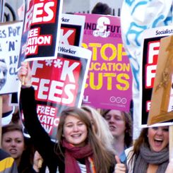 Regno Unito, studenti di nuovo in piazza per cambiare l’università