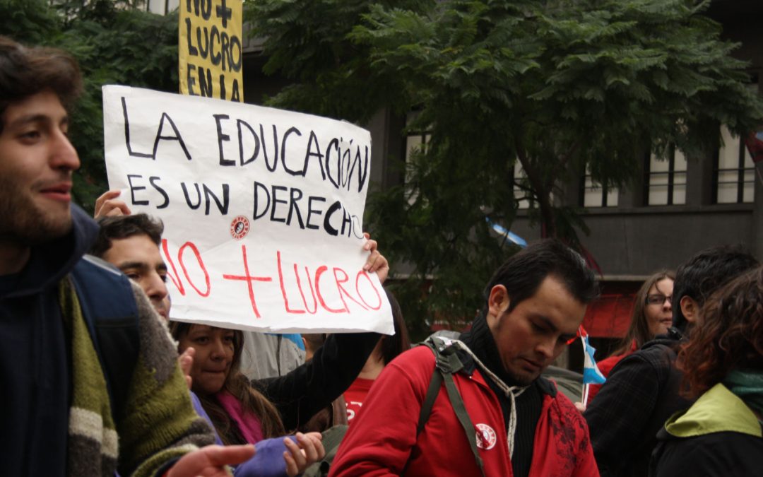 Cile, gli studenti protestano contro l’istruzione troppo cara