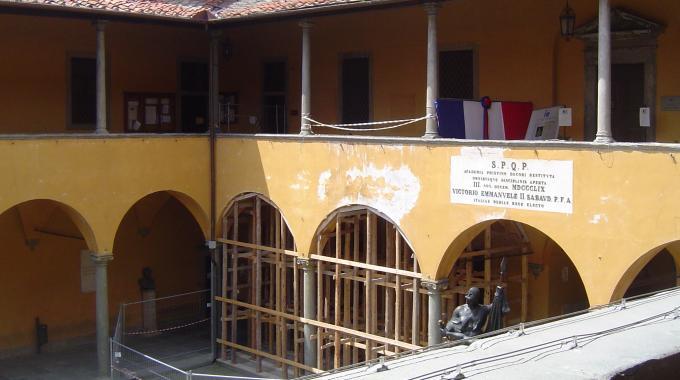 Uni Pisa, Giurisprudenza chiusa dopo il terremoto. Biblioteca a rischio crollo: 600 mila volumi da trasferire