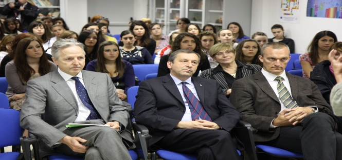 Il ministro Profumo fa gli auguri agli studenti impegnati nei test di ammissione con un video