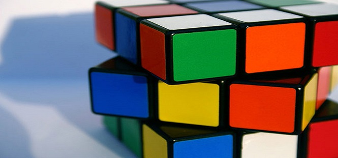 Risolve cubo di Rubik facendo il giocoliere. Boom di contatti per il video di uno studente di Stanford