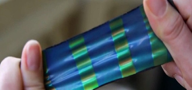 Universita di Cambridge inventato nuovo matariale sintetico che cambia colore