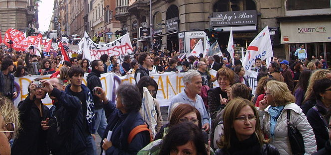 Libero attacca gli universitari: “Gli studenti italiani? Altro che proteste, sono una casta di privilegiati!”