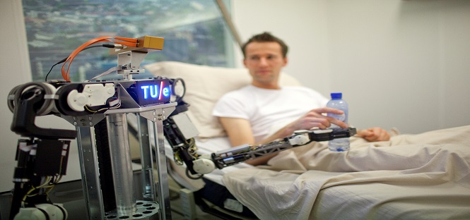 Arriva RoboEarth, l’Internet dei robot per scambiarsi competenze e assistere i pazienti in cloud