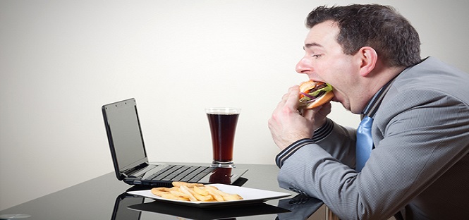 Mangiare in fretta fa male: chi mastica lentamente riduce il rischio d’ingrassare e la fame
