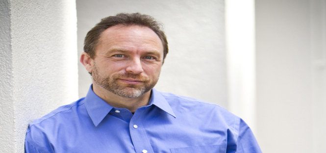 Jimmy Wales riceve un dottorato honoris causa e svela il futuro di Wikipedia: “Nuova interfaccia, più qualità e più attenzione al mobile”