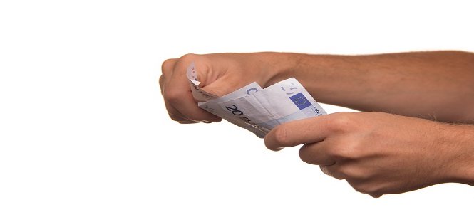 Nel DEF anche provvedimenti per l’università: si punta su merito e prestiti d’onore. Protestano gli studenti