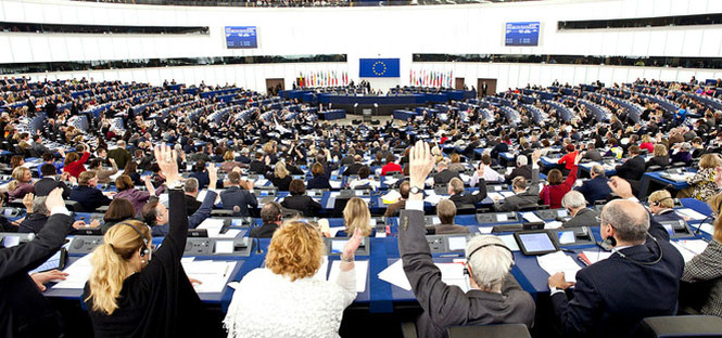 Parlamento Europeo, tirocini retribuiti in traduzione per laureati