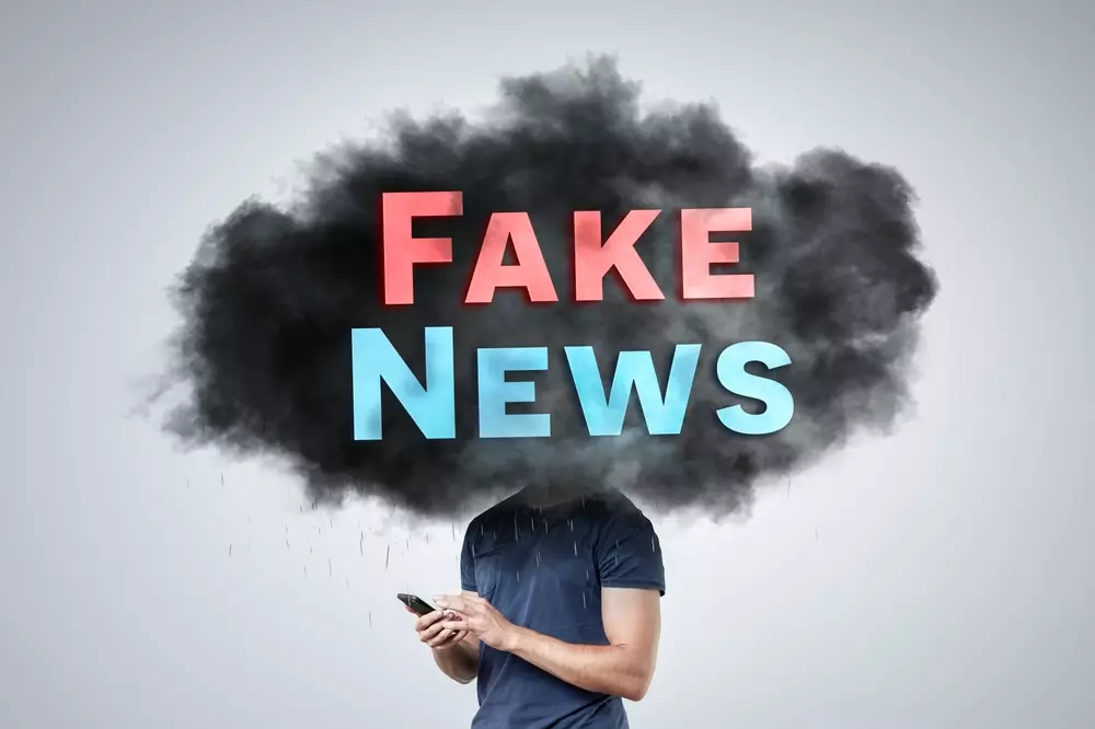 Quasi un giovane su 3 mette like a un fake news presente sui social