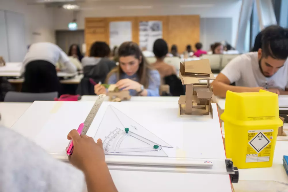 Il Ministero dell’Università e della Ricerca ha pubblicato il nuovo Decreto Ministeriale in cui definisce le modalità e i contenuti della prova di ammissione ai corsi di Architettura (LM-4).