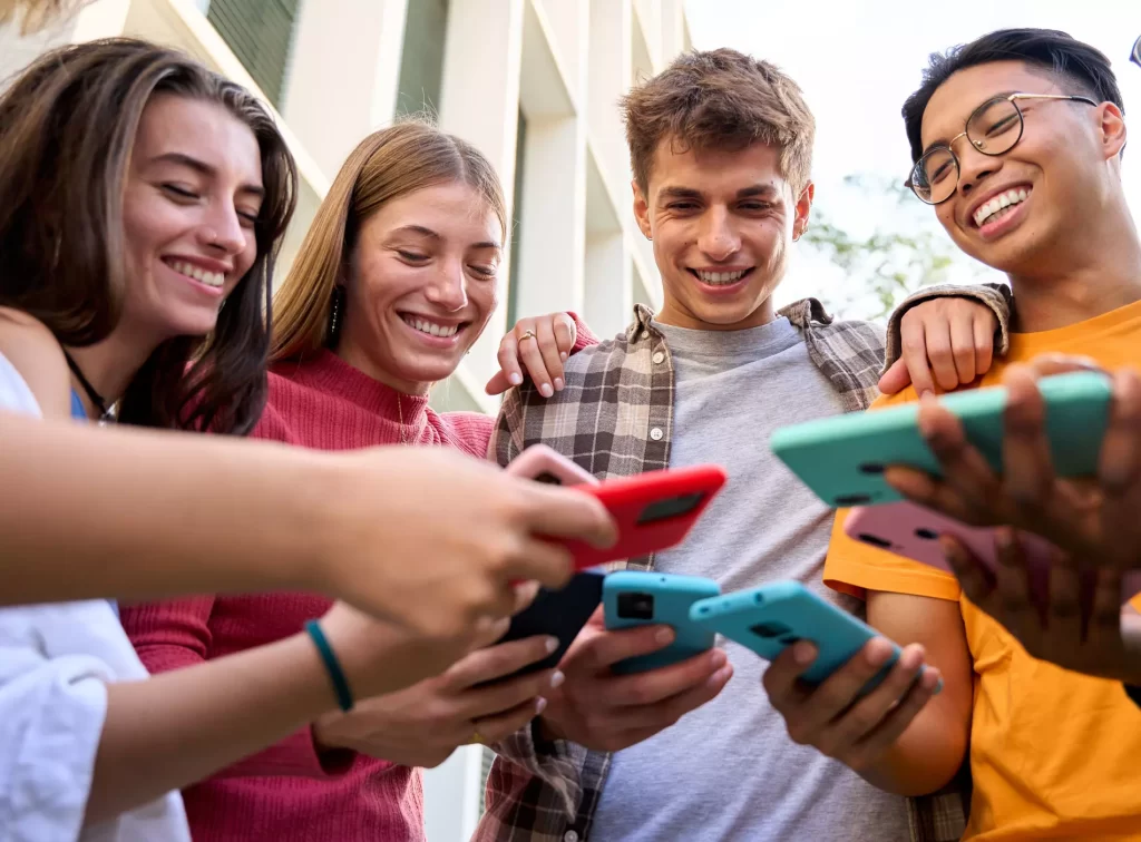 Studenti universitari discutono sui social le facoltà più scelte nel 2025, tra trend, esperienze e orientamento post diploma.