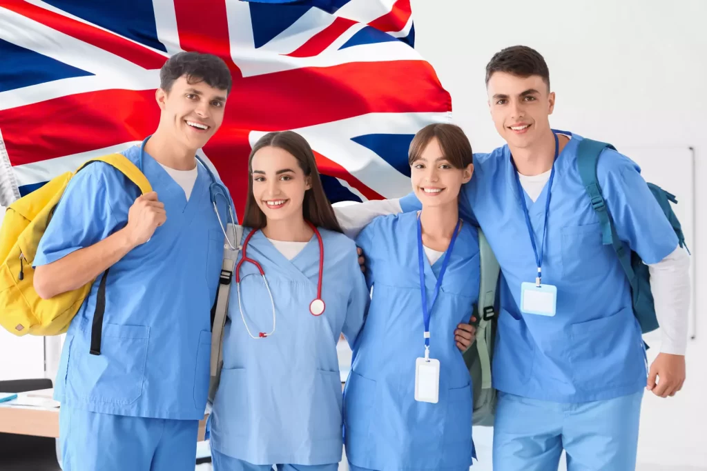 Studenti consultano soluzioni IMAT 2025 e attendono graduatorie ufficiali con punteggi e scorrimenti per l’accesso ai corsi di Medicina in inglese.