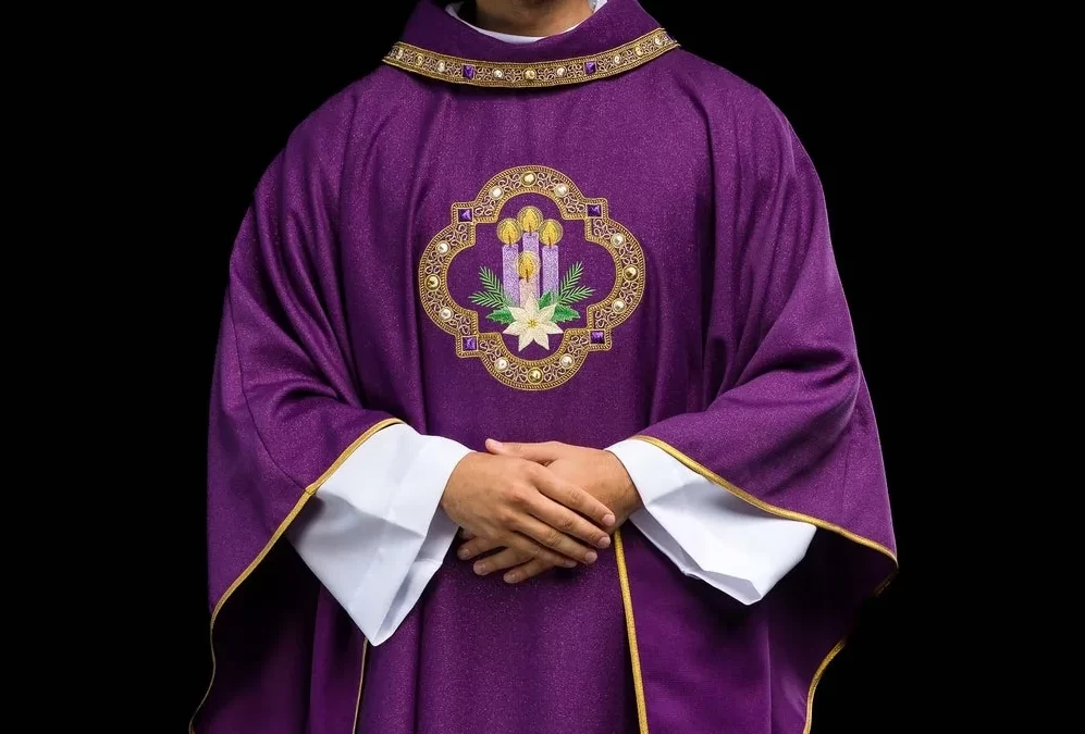 Nuove Tendenze nelle Casule: Colori e Tessuti per il Futuro della Liturgia