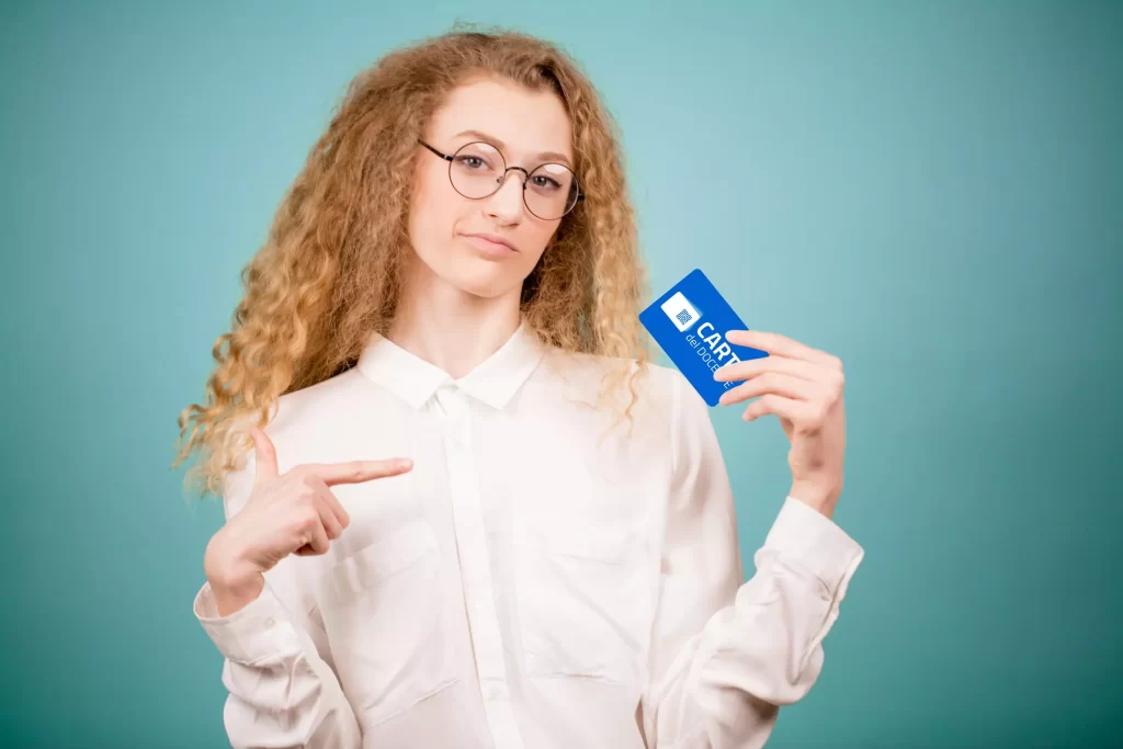 Docente che accede alla piattaforma della Carta del docente 2026 per utilizzare il bonus dedicato alla formazione professionale degli insegnanti.