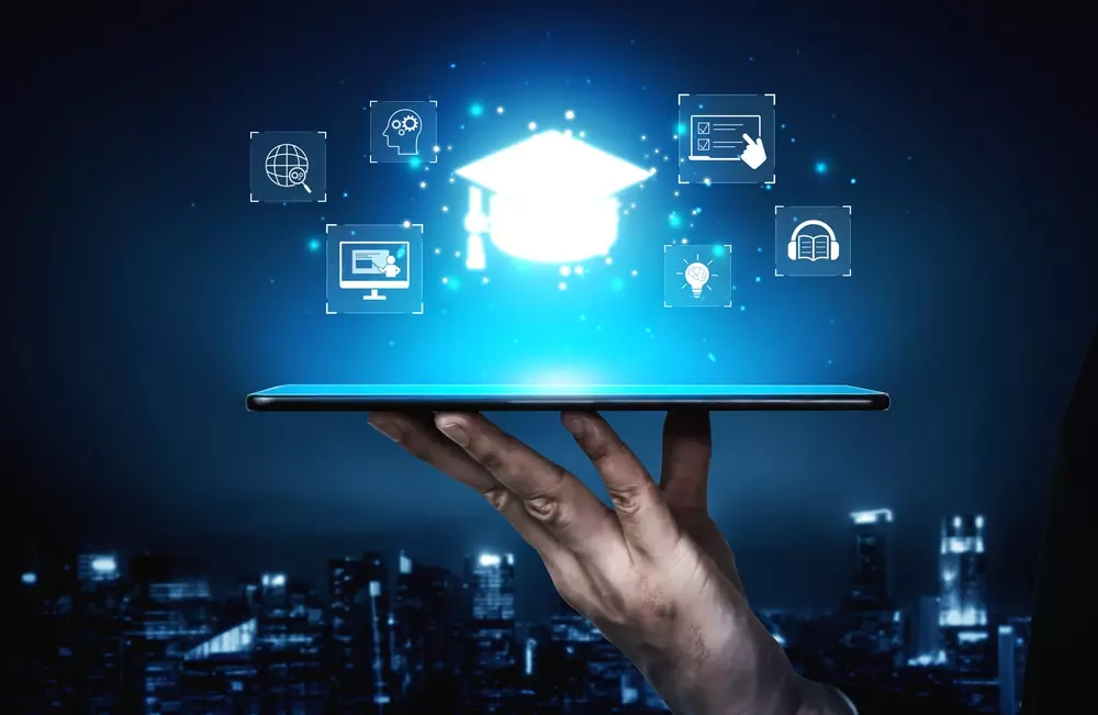 Analisi della crescita delle università telematiche in Italia con dati su iscritti, laureati, occupazione e sviluppo del settore negli ultimi anni.