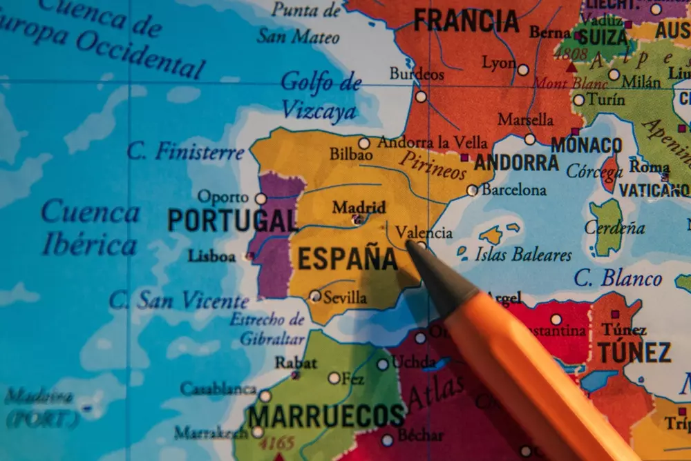Guida per studiare in Spagna con informazioni su università, accesso, costi, documenti e vita da studente.