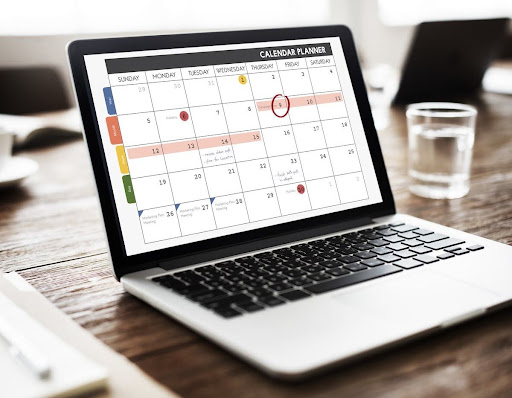 Calendario con le scadenze per la consegna della tesi in un ateneo telematico