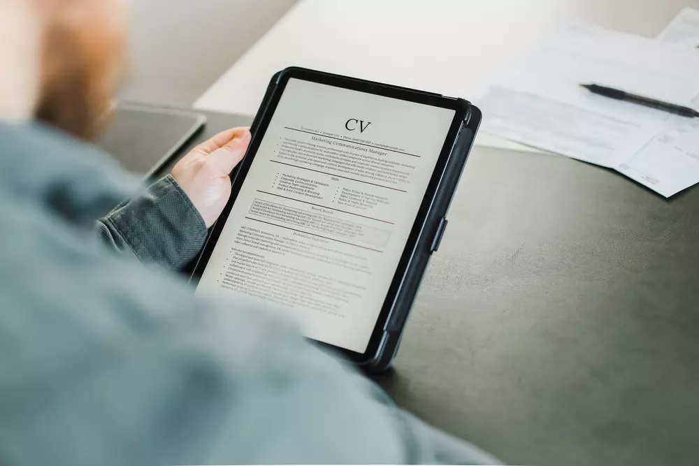 Esempio di CV accademico con sezioni dedicate a formazione, ricerca e pubblicazioni