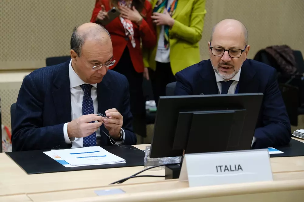 Giuseppe Valditara durante la presentazione del Rapporto OCSE 2026 sui risultati della scuola italiana.